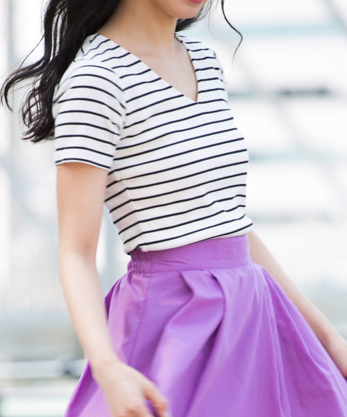 Luz Llena(ラズレナ)の「Vネックテレコ半袖トップス(Tシャツ/カットソー・レディース・ブラック/オフホワイト/その他・MEDIUM)」の3枚目の写真