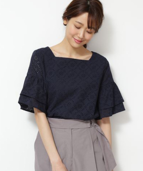 NATURAL BEAUTY BASIC(ナチュラルビューティーベーシック)の「エンブロイダリーブラウス(シャツ/ブラウス・レディース・ネイビー/オフホワイト/ピンク・SMALL/MEDIUM)」の2枚目の写真