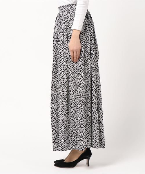 coca（coca）（コカ）の「ウエストギャザー小花柄ロングスカート（スカート・レディース・ブラック・LONG）」の2枚目の写真