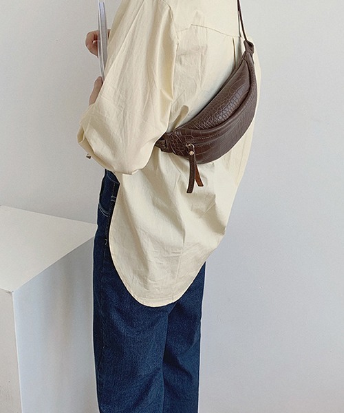 c.u.l(シーユーエル)の「【c.u.l】【2019AW】クロコ型押し ショルダーバッグ ボディーバッグ サコッシュ cha150(ボディバッグ/ウエストポーチ・レディース・ブラック/ダークブラウン/ブラウン/アイボリー・FREE)」の12枚目の写真
