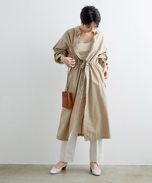 ADAM ET ROPE'(アダムエロペ)の「スタンドカラー2WAYワンピース(ワンピース・レディース・ホワイト/グリーン系その他2・FREE)」の4枚目の写真