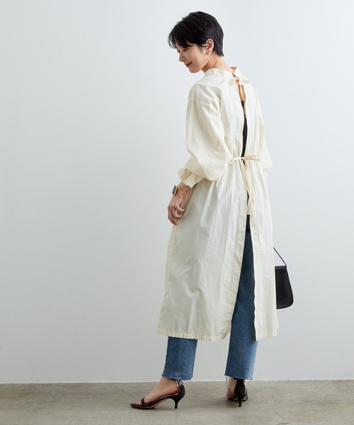 ADAM ET ROPE'(アダムエロペ)の「スタンドカラー2WAYワンピース(ワンピース・レディース・ホワイト/グリーン系その他2・FREE)」の5枚目の写真