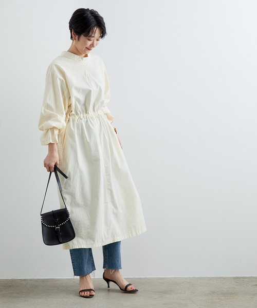 ADAM ET ROPE'(アダムエロペ)の「スタンドカラー2WAYワンピース(ワンピース・レディース・ホワイト/グリーン系その他2・FREE)」の6枚目の写真