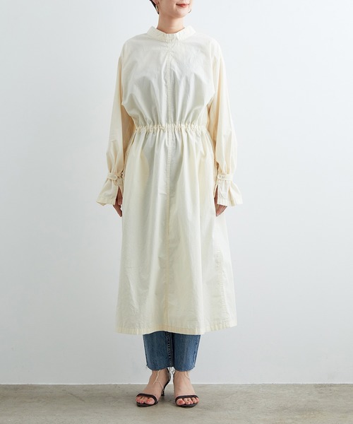 ADAM ET ROPE'(アダムエロペ)の「スタンドカラー2WAYワンピース(ワンピース・レディース・ホワイト/グリーン系その他2・FREE)」の7枚目の写真