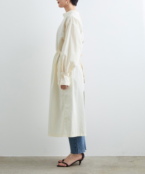 ADAM ET ROPE'(アダムエロペ)の「スタンドカラー2WAYワンピース(ワンピース・レディース・ホワイト/グリーン系その他2・FREE)」の8枚目の写真