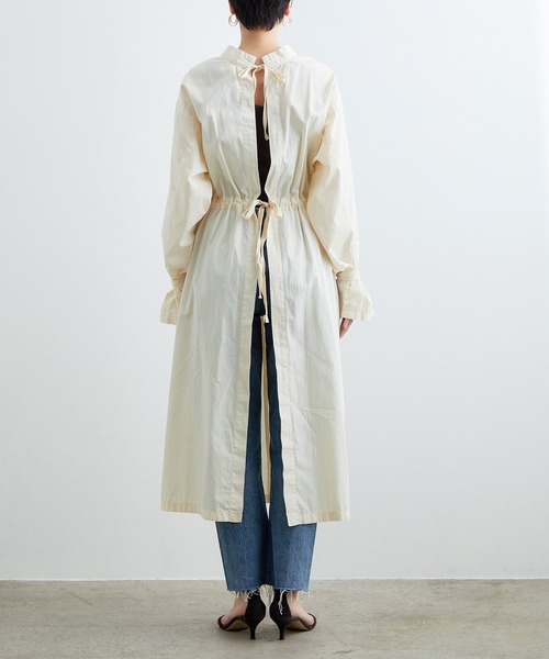 ADAM ET ROPE'(アダムエロペ)の「スタンドカラー2WAYワンピース(ワンピース・レディース・ホワイト/グリーン系その他2・FREE)」の9枚目の写真