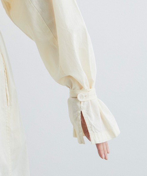 ADAM ET ROPE'(アダムエロペ)の「スタンドカラー2WAYワンピース(ワンピース・レディース・ホワイト/グリーン系その他2・FREE)」の12枚目の写真