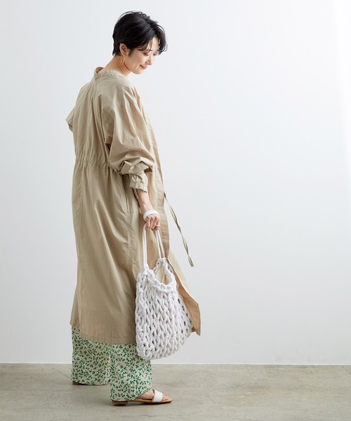 ADAM ET ROPE'(アダムエロペ)の「スタンドカラー2WAYワンピース(ワンピース・レディース・ホワイト/グリーン系その他2・FREE)」の20枚目の写真