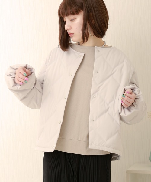 n'ee-ne（ネーネ）の「シームレスダウン ノーカラージャケット（ダウンジャケット/コート・レディース・ベージュ/ネイビー/アイボリー/ブラック/モカ/グレー・M/L）」の4枚目の写真