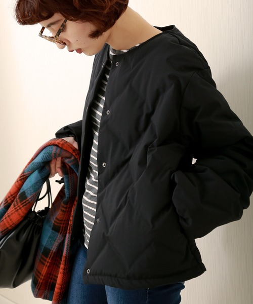 n'ee-ne（ネーネ）の「シームレスダウン ノーカラージャケット（ダウンジャケット/コート・レディース・ベージュ/ネイビー/アイボリー/ブラック/モカ/グレー・M/L）」の3枚目の写真