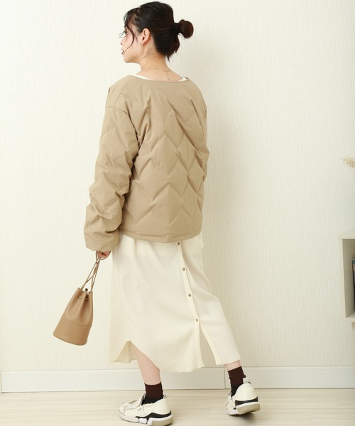n'ee-ne（ネーネ）の「シームレスダウン ノーカラージャケット（ダウンジャケット/コート・レディース・ベージュ/ネイビー/アイボリー/ブラック/モカ/グレー・M/L）」の20枚目の写真