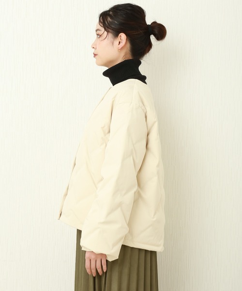 n'ee-ne（ネーネ）の「シームレスダウン ノーカラージャケット（ダウンジャケット/コート・レディース・ベージュ/ネイビー/アイボリー/ブラック/モカ/グレー・M/L）」の18枚目の写真