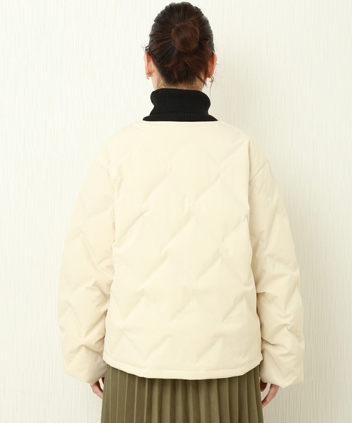 n'ee-ne（ネーネ）の「シームレスダウン ノーカラージャケット（ダウンジャケット/コート・レディース・ベージュ/ネイビー/アイボリー/ブラック/モカ/グレー・M/L）」の14枚目の写真