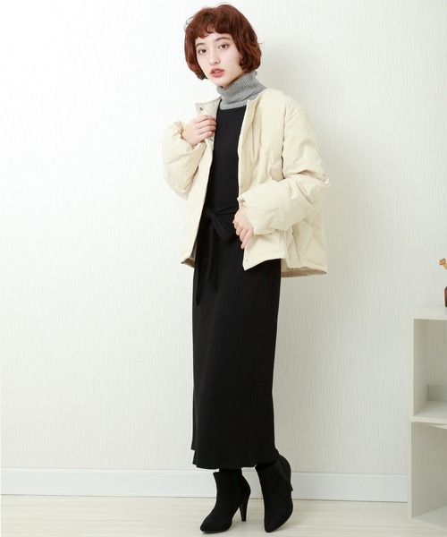 n'ee-ne（ネーネ）の「シームレスダウン ノーカラージャケット（ダウンジャケット/コート・レディース・ベージュ/ネイビー/アイボリー/ブラック/モカ/グレー・M/L）」の8枚目の写真