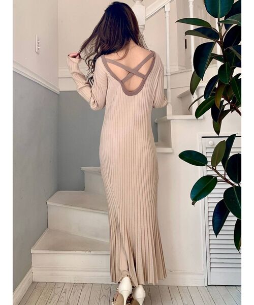 RESEXXY（リゼクシー）の「バッククロスニットワンピース（ワンピース・レディース・ブラック/ミント/ベージュ・FREE）」の4枚目の写真