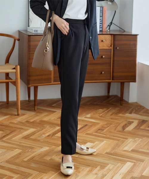 KOBE LETTUCE（コウベレタス）の「ノーマルorパール付き　前開きバックゴムベーシックテーパードパンツ（スラックス・レディース・ブルー/グリーン系その他/ホワイト系その他/ブラック/ピンク系その他/ピンク/オレンジ系その他/モカ/グリーン系その他2/レッド/ライトブルー/ネイビー/ブラウン系その他/ホワイト系その他2/ブラック系その他・M/S/XS/S2/XS2/M2）」の18枚目の写真