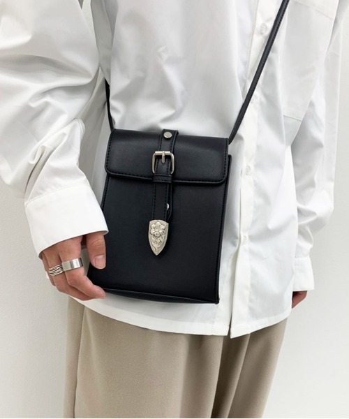 PairPair(ペアペア)の「ベルト付きスクエアショルダーバッグ(ショルダーバッグ・レディース・ブラック・FREE)」の1枚目の写真