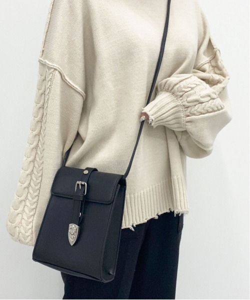 PairPair(ペアペア)の「ベルト付きスクエアショルダーバッグ(ショルダーバッグ・レディース・ブラック・FREE)」の5枚目の写真