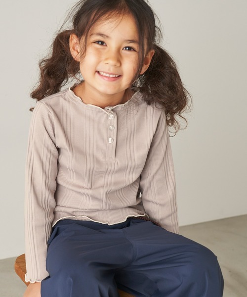 ＆yam（アンドヤム）の「2way配色メローネックランダムリブカットソー（Tシャツ/カットソー・キッズ・ブラック/ベージュ/オレンジ/ホワイト/パープル/グリーン/グレー/グリーン系その他・150-160cm/110-120cm/140-150cm/130-140cm/120-130cm）」の4枚目の写真