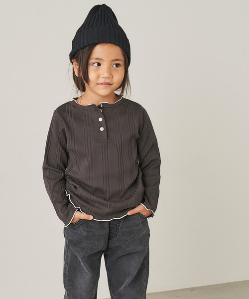 ＆yam（アンドヤム）の「2way配色メローネックランダムリブカットソー（Tシャツ/カットソー・キッズ・ブラック/ベージュ/オレンジ/ホワイト/パープル/グリーン/グレー/グリーン系その他・150-160cm/110-120cm/140-150cm/130-140cm/120-130cm）」の2枚目の写真