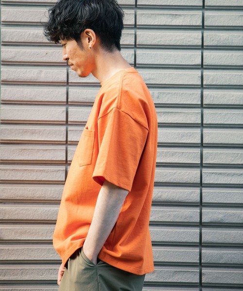 ITEMS URBANRESEARCH(アイテムズ アーバンリサーチ)の「ヘビーウェイト ビッグTシャツ(Tシャツ/カットソー・メンズ・ブラック/オレンジ/ブルー/ホワイト・LARGE/SMALL/MEDIUM)」の8枚目の写真