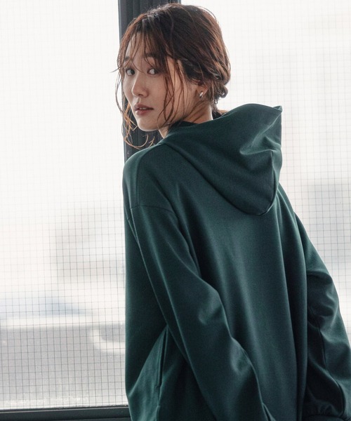 GLOBAL WORK(グローバルワーク)の「サマミエエアリーライトプルオーバーパーカー/959891(パーカー・レディース・ダークグリーン/スミクロ/ライトベージュ/パープル・MEDIUM/LARGE)」の4枚目の写真