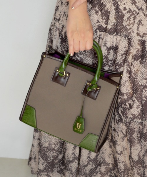 U（ユー）の「スエード アングル トート M/ショルダー付き（トートバッグ・レディース・グリーン/レオパード/パイソン/ブラウン/レッド/ピンク/マスタード/レッド系その他/グレー/オリーブ/グリーン系その他・FREE）」の6枚目の写真