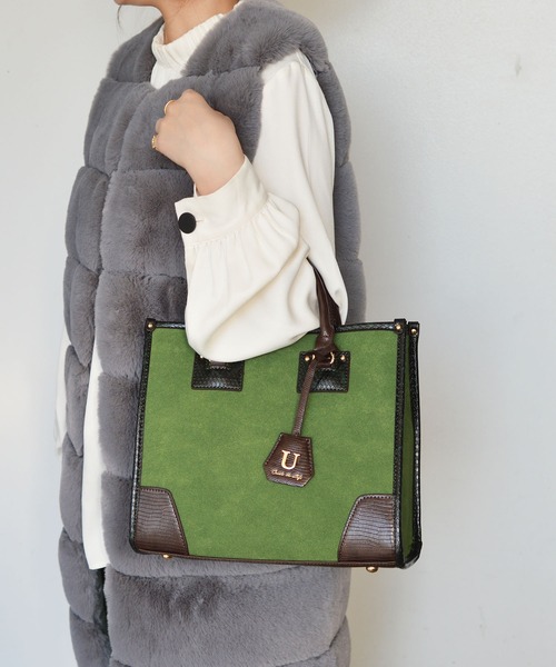 U（ユー）の「スエード アングル トート M/ショルダー付き（トートバッグ・レディース・グリーン/レオパード/パイソン/ブラウン/レッド/ピンク/マスタード/レッド系その他/グレー/オリーブ/グリーン系その他・FREE）」の4枚目の写真