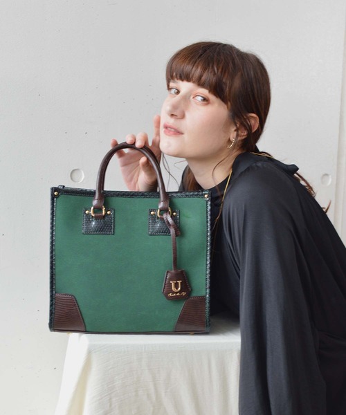 U（ユー）の「スエード アングル トート M/ショルダー付き（トートバッグ・レディース・グリーン/レオパード/パイソン/ブラウン/レッド/ピンク/マスタード/レッド系その他/グレー/オリーブ/グリーン系その他・FREE）」の5枚目の写真