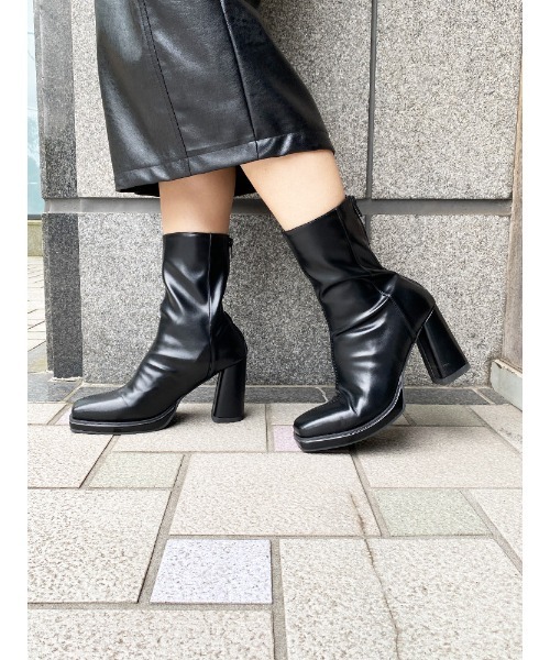 ENVYM（アンビー）の「フレアヒールスクエアブーツ（ブーツ・レディース・ブラック/ベージュ/アイボリー・22.5cm/23.5cm/24.5cm）」の11枚目の写真