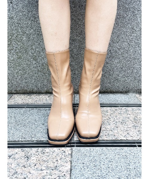 ENVYM（アンビー）の「フレアヒールスクエアブーツ（ブーツ・レディース・ブラック/ベージュ/アイボリー・22.5cm/23.5cm/24.5cm）」の7枚目の写真
