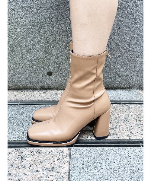 ENVYM（アンビー）の「フレアヒールスクエアブーツ（ブーツ・レディース・ブラック/ベージュ/アイボリー・22.5cm/23.5cm/24.5cm）」の6枚目の写真