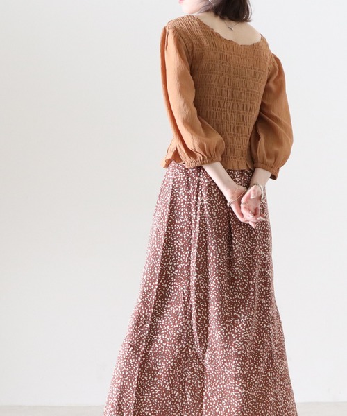 Cheek（チーク）の「無地シャーリングクロス前後２Ｗａｙブラウス（シャツ/ブラウス・レディース・ブラック/キャメル・FREE）」の11枚目の写真