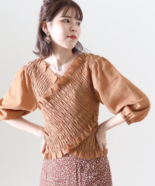 Cheek（チーク）の「無地シャーリングクロス前後２Ｗａｙブラウス（シャツ/ブラウス・レディース・ブラック/キャメル・FREE）」の9枚目の写真