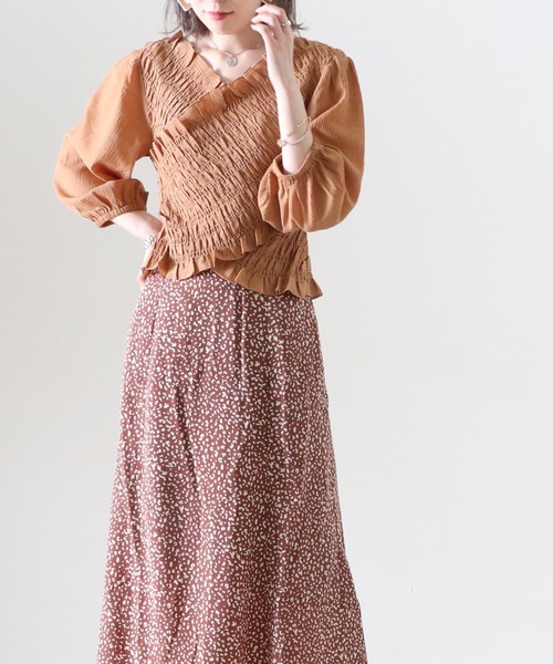 Cheek（チーク）の「無地シャーリングクロス前後２Ｗａｙブラウス（シャツ/ブラウス・レディース・ブラック/キャメル・FREE）」の3枚目の写真