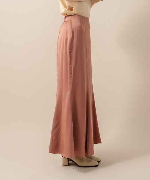 mline（エムライン）の「[mline] WEB限定 サテンマーメイドスカート（スカート・レディース・ブラック/ベージュ/ブラウン/イエロー/アイボリー・1/2）」の9枚目の写真