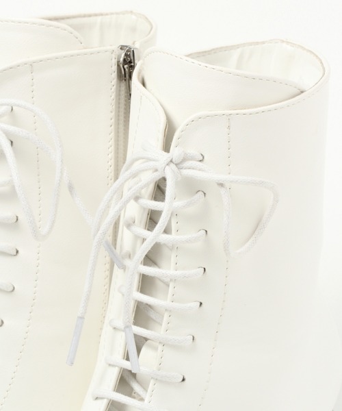 Ezick(エジック)の「スクエアレースアップブーツ(ブーツ・レディース・ホワイト/ブラック・SMALL)」の11枚目の写真