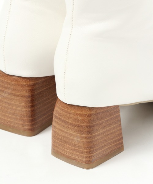 Ezick(エジック)の「スクエアレースアップブーツ(ブーツ・レディース・ホワイト/ブラック・SMALL)」の13枚目の写真