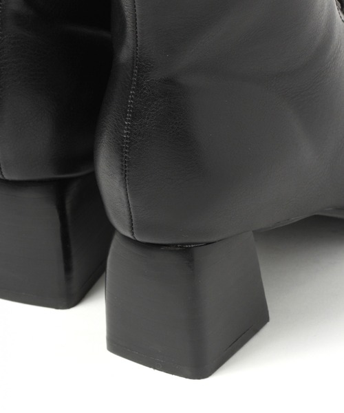 Ezick(エジック)の「スクエアレースアップブーツ(ブーツ・レディース・ホワイト/ブラック・SMALL)」の6枚目の写真