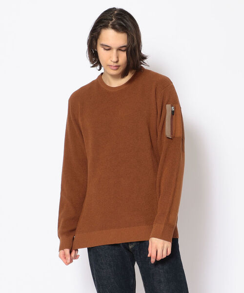 AVIREX（アヴィレックス）の「クルーネック スリーブ ポケット ニット /  CREW NECK SLEEVE POCKET KNIT / アヴィレックス / AVIREX（ニット/セーター・メンズ・ネイビー/ナチュラル/ライトブラウン・MEDIUM/X-LARGE/XX-LARGE/LARGE）」の2枚目の写真