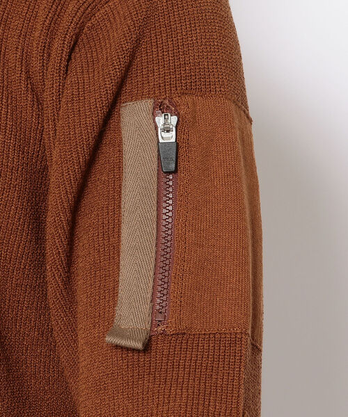 AVIREX（アヴィレックス）の「クルーネック スリーブ ポケット ニット /  CREW NECK SLEEVE POCKET KNIT / アヴィレックス / AVIREX（ニット/セーター・メンズ・ネイビー/ナチュラル/ライトブラウン・MEDIUM/X-LARGE/XX-LARGE/LARGE）」の7枚目の写真