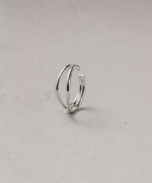 and cloud（アンドクラウド）の「Double Line Earcuff（イヤーカフ・レディース・イエローゴールド/シルバー/ブラック・FREE）」の12枚目の写真