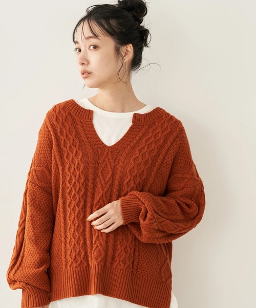 earth music&ecology(アースミュージックアンドエコロジー)の「アランキーネックニット(ニット/セーター・レディース・チャコールグレー/ベージュ/オレンジ/アイボリー・FREE)」の4枚目の写真