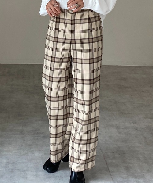 She's Closet(シーズクローゼット)の「タータンチェック柄ストレートトラウザーパンツ(その他パンツ・レディース・ベージュ/グレー・FREE)」の2枚目の写真