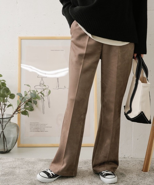 URBAN RESEARCH DOORS（アーバンリサーチドアーズ）の「ソフトスエードフレアパンツ（その他パンツ・レディース・ブラウン/キャメル・38/36）」の22枚目の写真