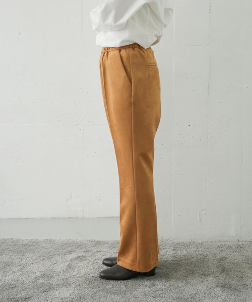 URBAN RESEARCH DOORS（アーバンリサーチドアーズ）の「ソフトスエードフレアパンツ（その他パンツ・レディース・ブラウン/キャメル・38/36）」の10枚目の写真