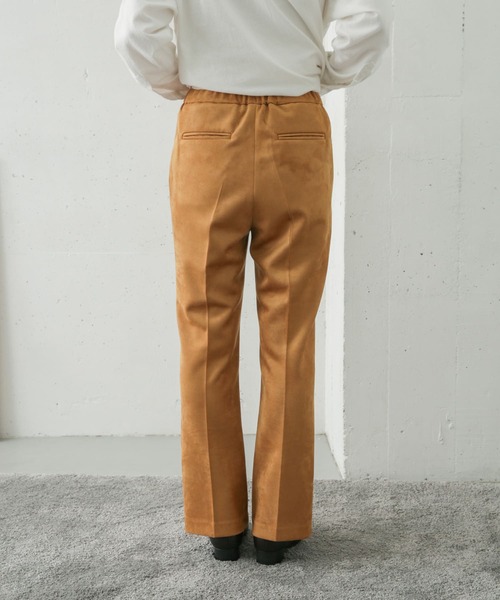 URBAN RESEARCH DOORS（アーバンリサーチドアーズ）の「ソフトスエードフレアパンツ（その他パンツ・レディース・ブラウン/キャメル・38/36）」の11枚目の写真