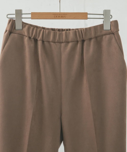 URBAN RESEARCH DOORS（アーバンリサーチドアーズ）の「ソフトスエードフレアパンツ（その他パンツ・レディース・ブラウン/キャメル・38/36）」の12枚目の写真