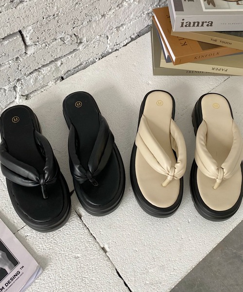 Shoes in Closet(シューズインクローゼット)の「軽量厚底2段ソール ボリューム パデッド トング サンダル 7809(サンダル・レディース・ブラック/アイボリー・LL/S/M/L)」の21枚目の写真
