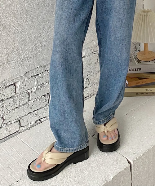 Shoes in Closet(シューズインクローゼット)の「軽量厚底2段ソール ボリューム パデッド トング サンダル 7809(サンダル・レディース・ブラック/アイボリー・LL/S/M/L)」の18枚目の写真